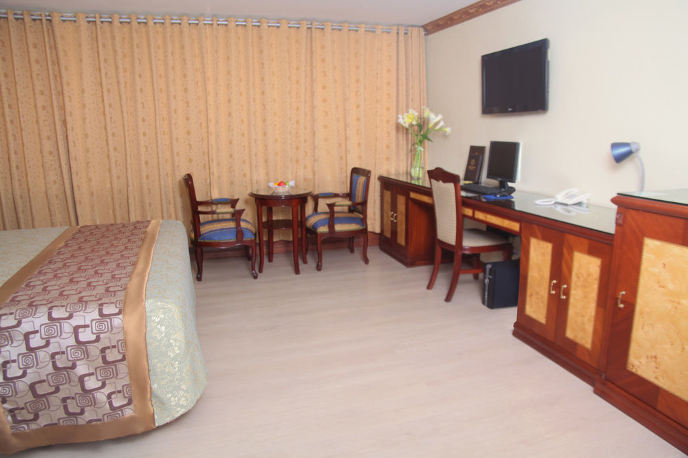 Hotel Oro Inn Лима Екстериор снимка